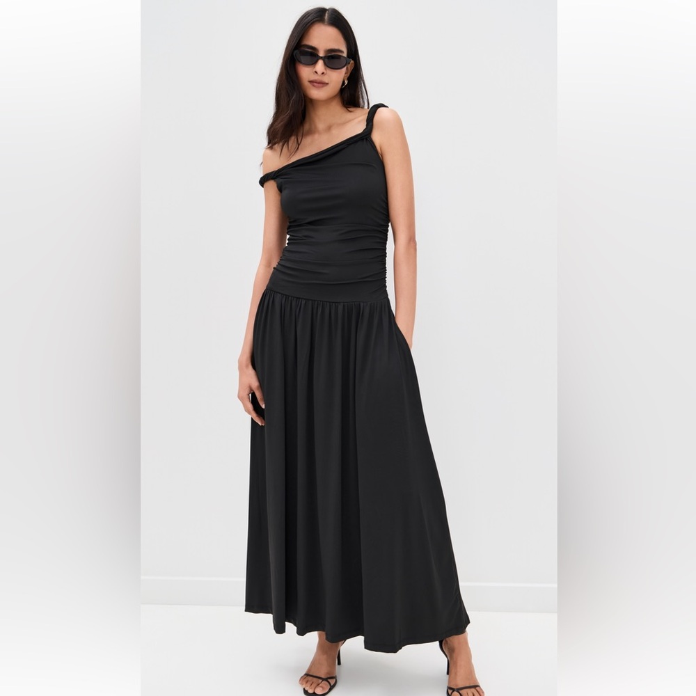 Nia Karina dress